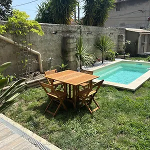 Avec Jardin Apartment